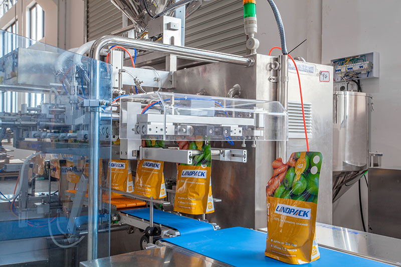Automatic Spout Pouch Filling and Capping Machine Horizontal Pouch Packing Machine
